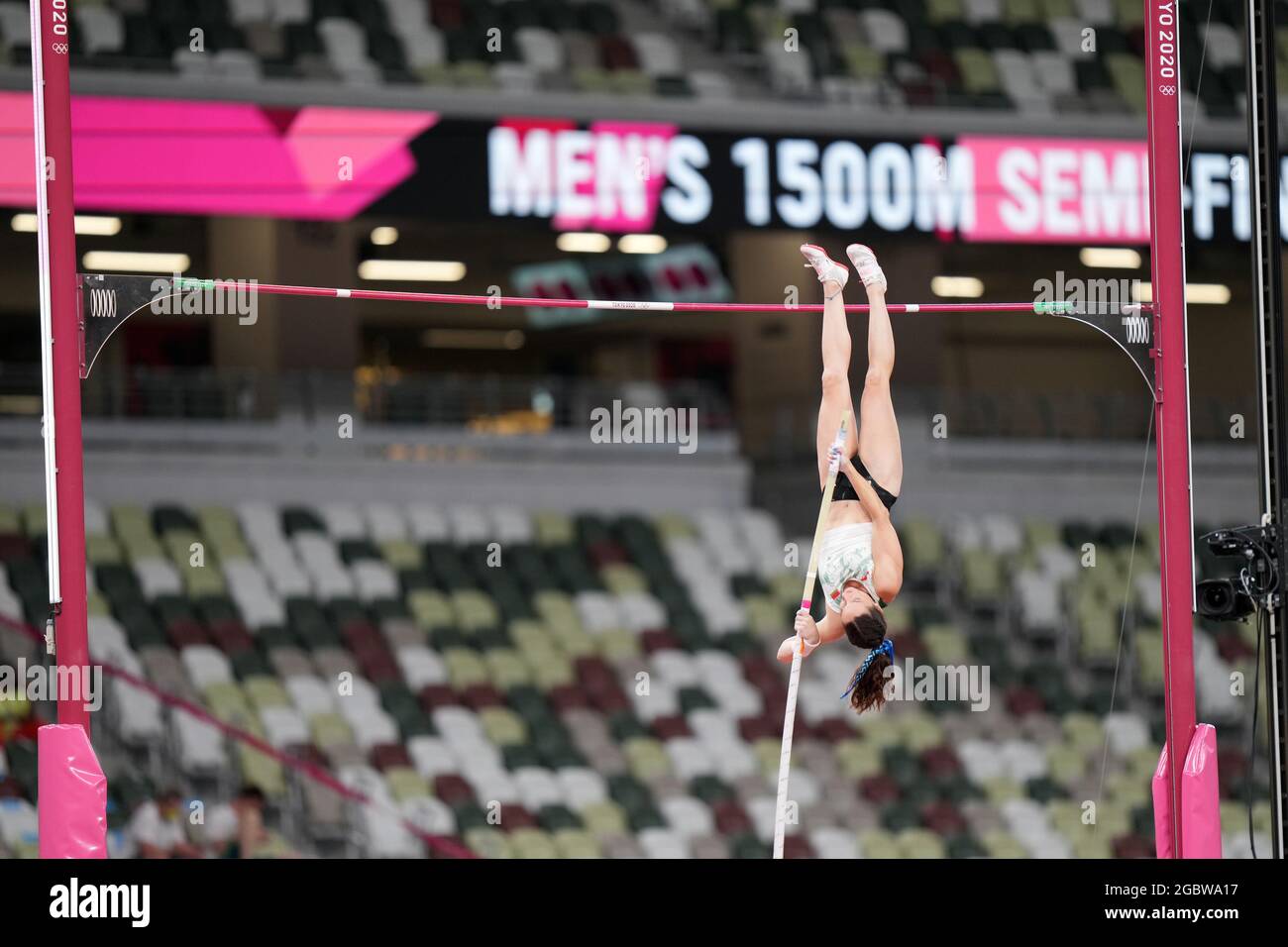 Tokyo, Japon. 5 août 2021; Stade olympique, Tokyo, Japon: Tokyo 2020 Jeux Olympiques d'été jour 13; finale de la voûte polaire de Womens, ZHUK Iryna de Biélorussie atteint pour le bar Banque D'Images