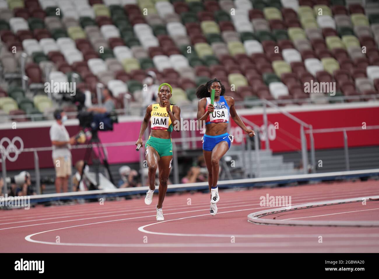 Tokyo, Japon. 5 août 2021 ; Stade olympique, Tokyo, Japon : Tokyo 2020 Jeux Olympiques d'été jour 13 ; équipe USA et équipe Jamaïque puissance pour se qualifier dans les relais 4x400 Banque D'Images