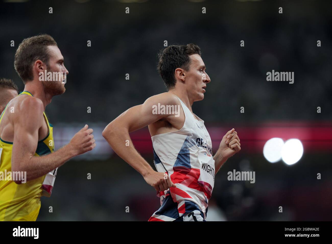 Tokyo, Japon. 5 août 2021 ; Stade Olympique, Tokyo, Japon : Tokyo 2020 Jeux Olympiques d'été jour 13 ; Jake Wightman de Team GB a terminé 1er dans le 1500m semis Banque D'Images