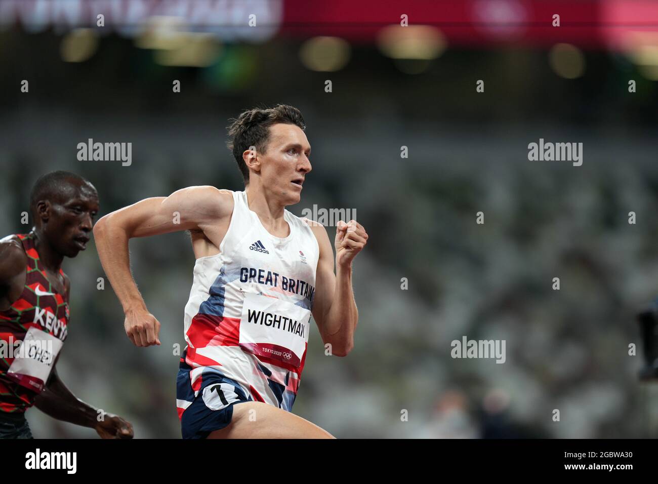 Tokyo, Japon. 5 août 2021 ; Stade Olympique, Tokyo, Japon : Tokyo 2020 Jeux Olympiques d'été jour 13 ; Jake Wightman de Team GB a terminé 1er dans le 1500m semis Banque D'Images