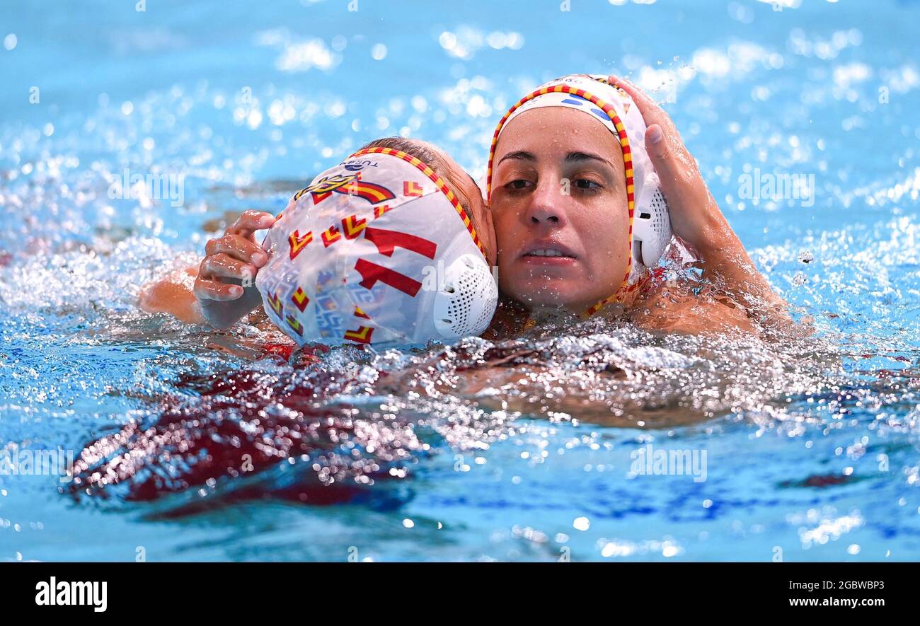 Tokyo, Japon. 5 août 2021. Les joueurs espagnols célèbrent après avoir remporté le match sémifinal féminin de water polo entre l'Espagne et la Hongrie aux Jeux Olympiques de Tokyo 2020 à Tokyo, au Japon, le 5 août 2021. Credit: Xia Yifang/Xinhua/Alay Live News Banque D'Images
