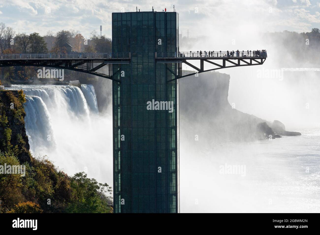 USA, New York, New York State Park, Niagara Falls, tour d'observation qui donne une vue magnifique sur les chutes américaines Banque D'Images
