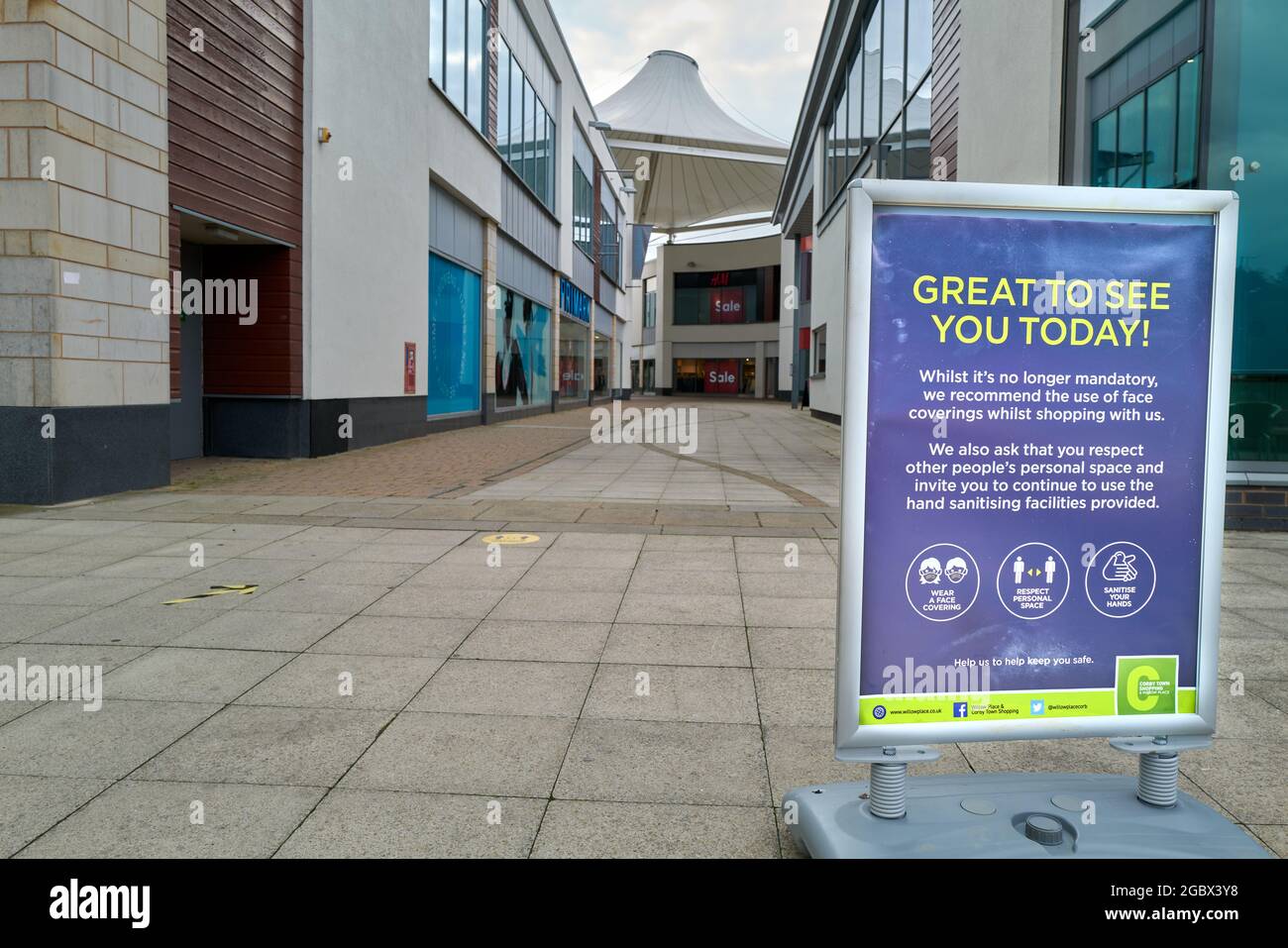 Avis au centre commercial Corby (Angleterre), août 2021, sur les revêtements de visage car ils ne sont plus obligatoires. Banque D'Images
