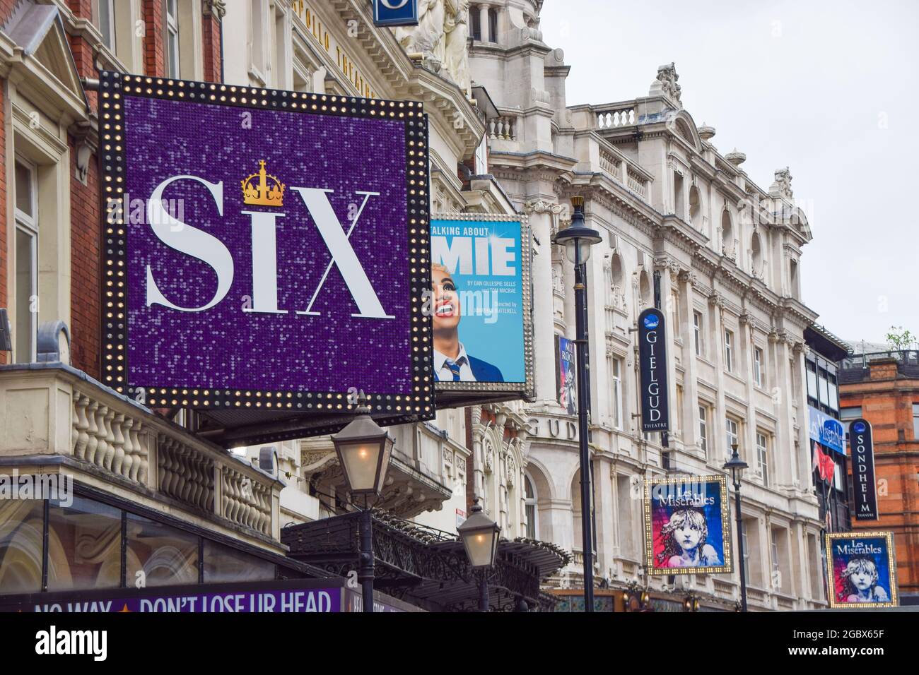 Londres, UK.17th juin 2021. Théâtres sur Shaftesbury Avenue, West End, vue de jour. Crédit : Vuk Valcic/Alamy Banque D'Images