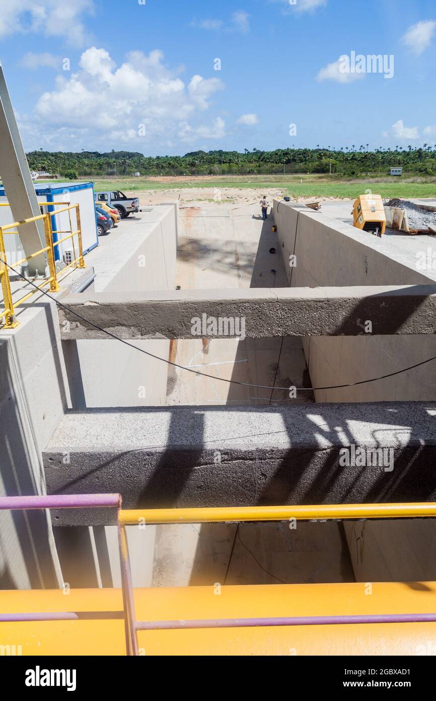KOUROU, GUYANE FRANÇAISE - 4 AOÛT 2015 : déflecteur de flamme à la zone de lancement 3 d'Ariane, bloc de lancement des fusées Ariane 5, au Centre Spatial Guyanais (Guyane SP Banque D'Images
