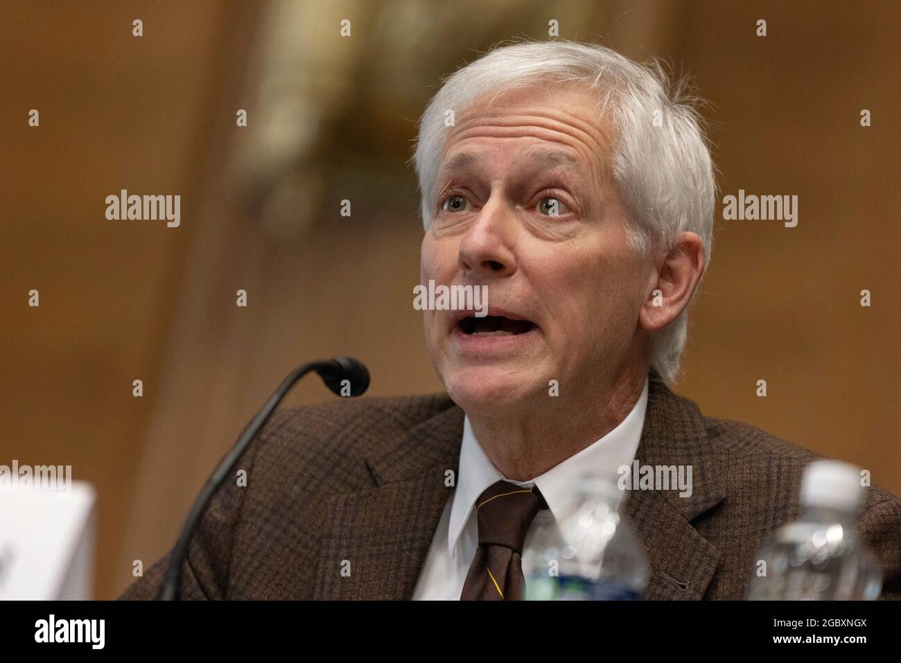 Washington, Vereinigte Staaten. 05 août 2021. Le Dr Edward Seidel, président de l'Université du Wyoming, témoigne devant le Comité sénatorial de l'énergie et des ressources naturelles lors d'une audience portant sur le rôle et les programmes au sein de l'Office of Science du ministère de l'énergie, à Capitol Hill, à Washington, DC, aux États-Unis, le 5 août 2021. Crédit : Aaron Schwartz/CNP/dpa/Alay Live News Banque D'Images