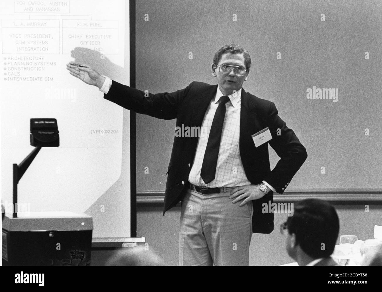 Austin Texas USA, vers 1993: Directeur donnant une présentation aux employés lors d'une réunion à tous. ©Bob Daemmrich Banque D'Images