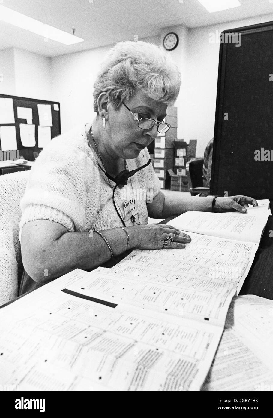 Austin Texas USA, 1990: Les données de contre-chèques des commis de sexe féminin au centre DE traitement régional DU RECENSEMENT DES ÉTATS-UNIS. ©Bob Daemmrich Banque D'Images