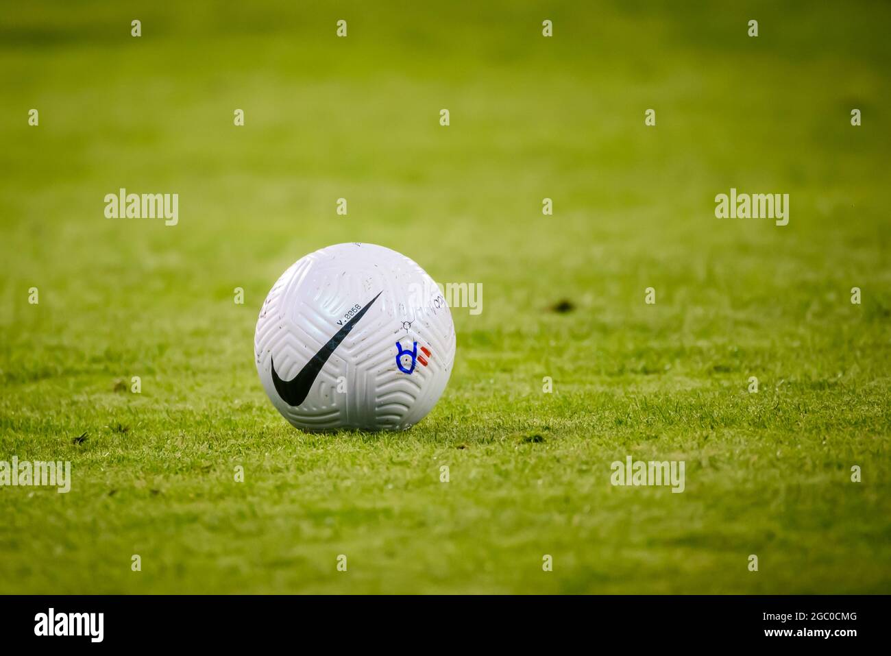 RIGA, LETTONIE. 5 août 2021. Nike ball, lors de la troisième partie de qualification de l'UEFA Europa Conference League entre LE FC RIGA et les Hiberniens. Banque D'Images