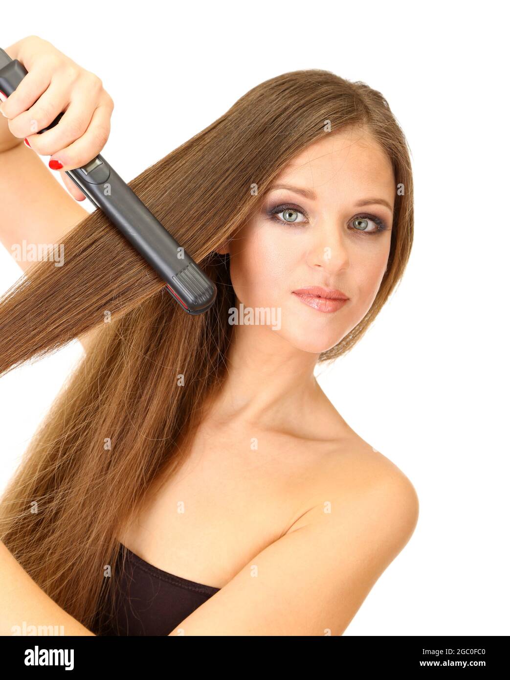 Femme qui fait la coiffure avec lisseur de cheveux, isolé sur blanc Photo  Stock - Alamy