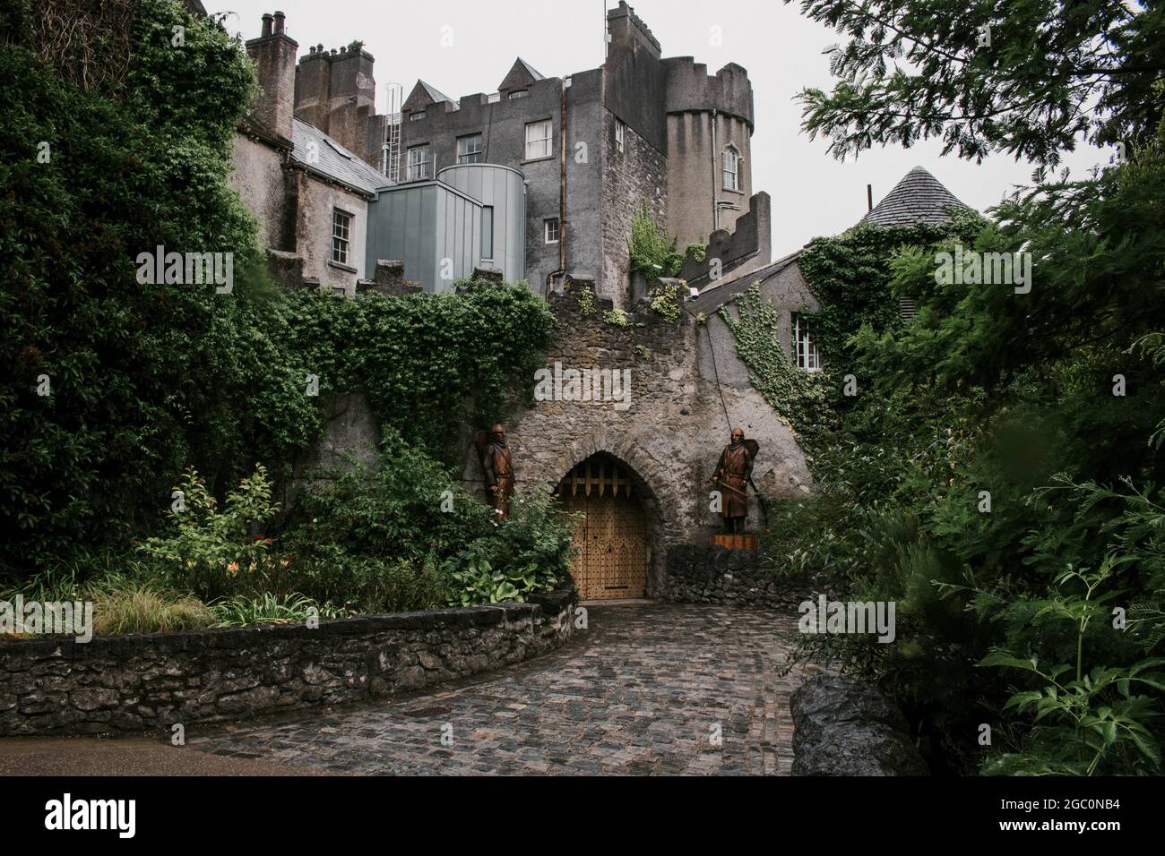 Vue panoramique sur le château historique de Malahide en Irlande Banque D'Images