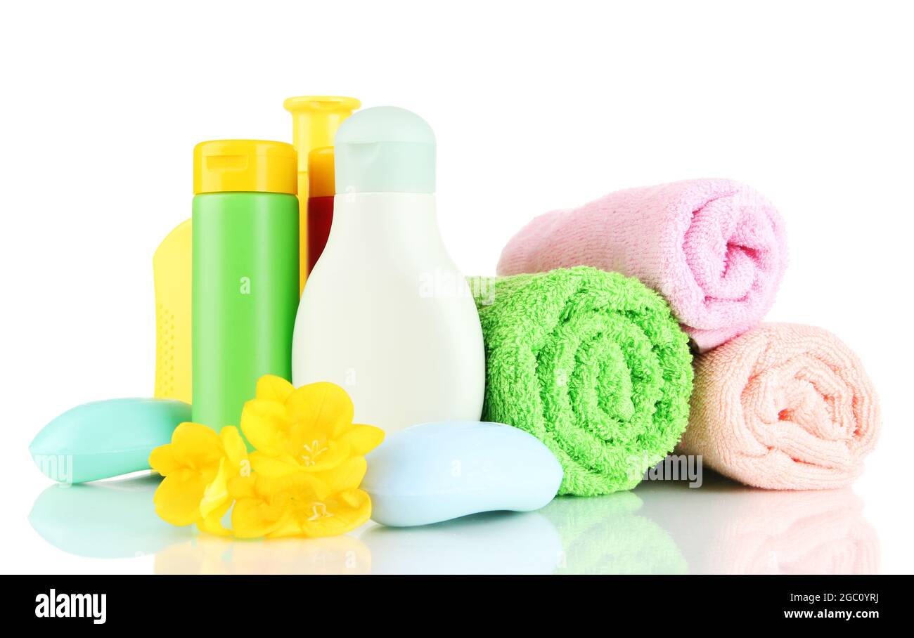 Les cosmétiques pour bébé, savon et serviettes, isolated on white Photo  Stock - Alamy
