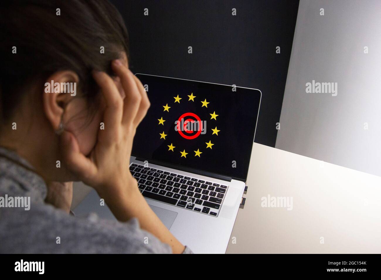 Concept: Directive de l'UE sur le droit d'auteur dans le marché unique numérique ou CDSM. L'article 13 est connu sous le nom de meme ban Banque D'Images