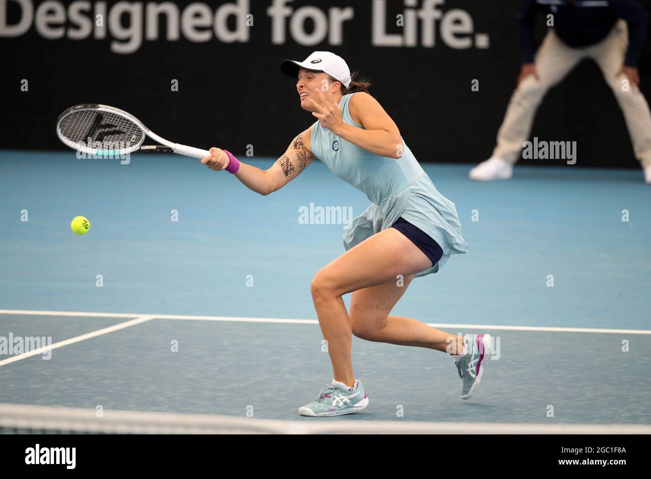 Adelaide Australie 26 Fevrier Iga Swiatek De Pologne Joue Contre Jil Teichmann De Suisse Lors De Leur Match De Celibataires Le Cinquieme Jour Du Tournoi De Tennis International D Adelaide A [ 956 x 1300 Pixel ]