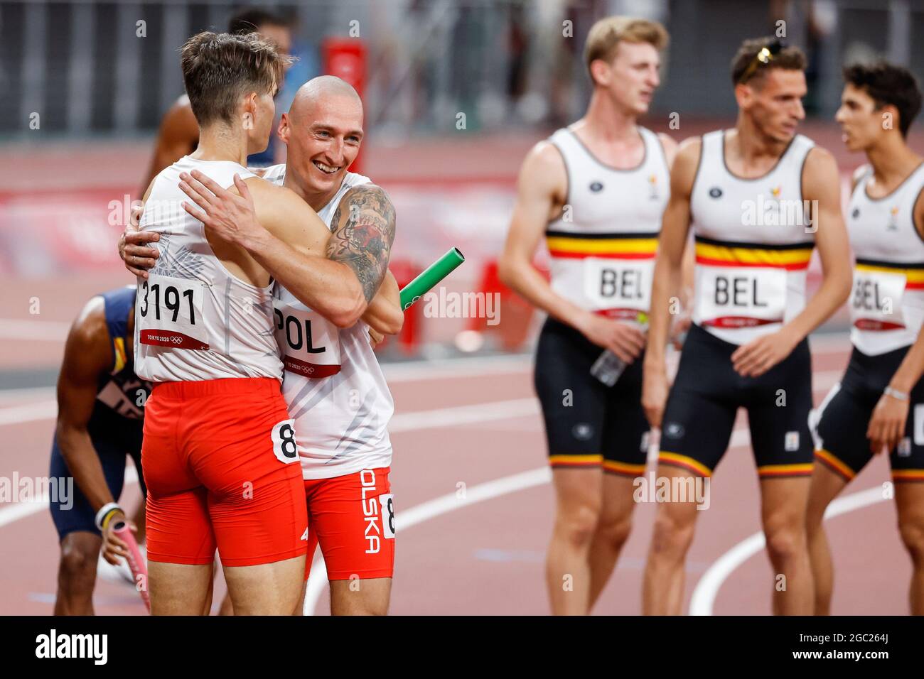 Tokyo, Japon. 06e août 2021. L'équipe Pologne célèbre sa victoire lors de la deuxième manche du relais hommes 4x400m au stade olympique lors des Jeux olympiques d'été 2020 à Tokyo, au Japon, le vendredi 6 août 2021. La Pologne s'est placée en premier dans la chaleur. Photo par Tasos Katopodis/UPI crédit: UPI/Alay Live News Banque D'Images