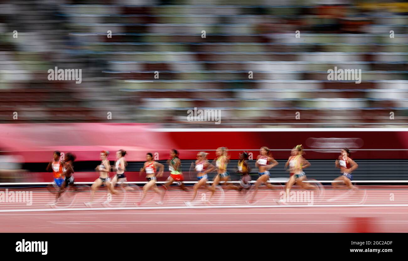 Jeux olympiques de Tokyo 2020 - Athlétisme - 1500m féminin - finale - Stade olympique, Tokyo, Japon - 6 août 2021. Les athlètes rivalisent AVEC REUTERS/Phil Noble Banque D'Images
