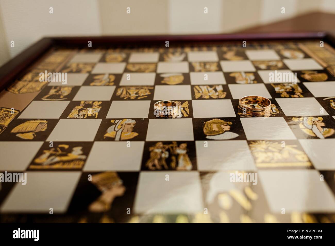 Anneaux de mariage élégants pour les mariés. Symboles de mariage Banque D'Images