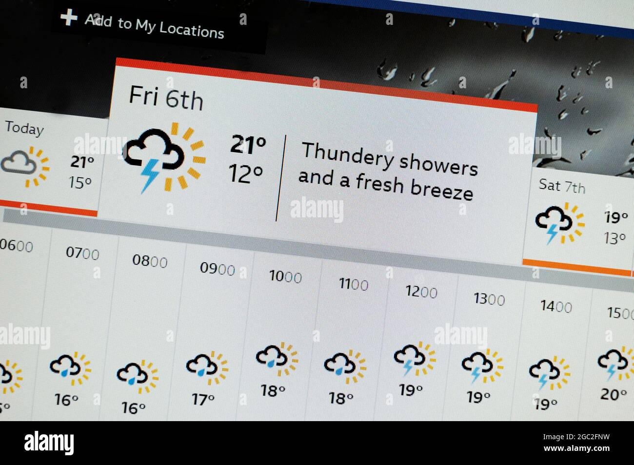 bbc en ligne prévisions météo du royaume-uni dépeignant des averses orageux et de la foudre, norfolk, angleterre Banque D'Images