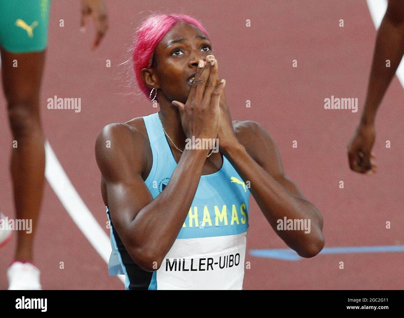 Tokyo, Japon. 06e août 2021. Shaunes Miller-Uibo, des Bahamas, célèbre après avoir franchi la ligne d'arrivée tout en remportant la médaille d'or dans la finale des femmes de 400 m aux Jeux Olympiques d'été de Tokyo 2020 à Tokyo, au Japon, le vendredi 6 août 2021. Photo de Bob Strong/UPI crédit: UPI/Alay Live News Banque D'Images