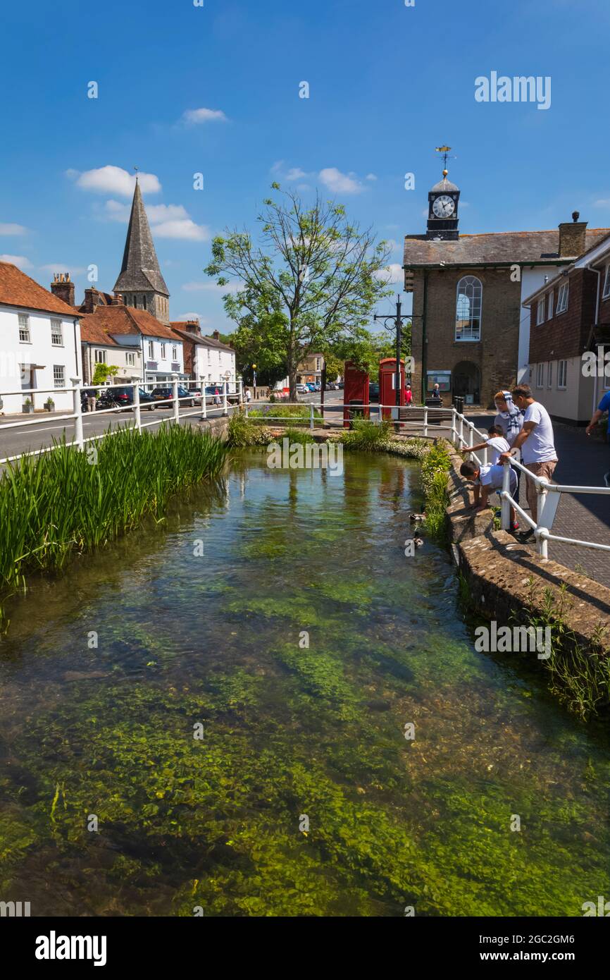 Angleterre, Hampshire, Test Valley, Stockbridge, River Test et Town View Banque D'Images