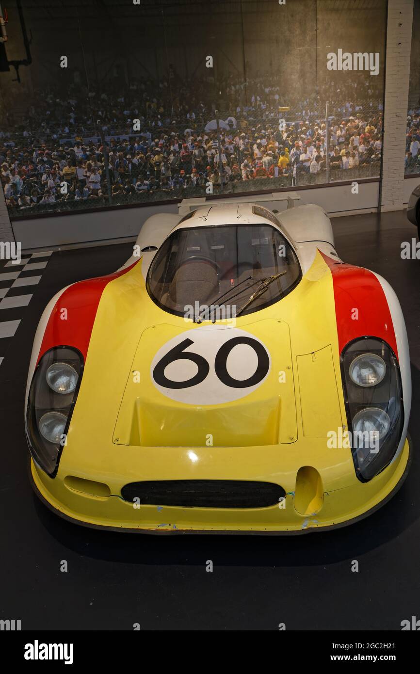 MULHOUSE, FRANCE, 28 juin 2021 : Porsche 908 le Mans. La Cité de l'automobile ou Collection Schlumpf abrite la plus grande collection de voitures au monde Banque D'Images