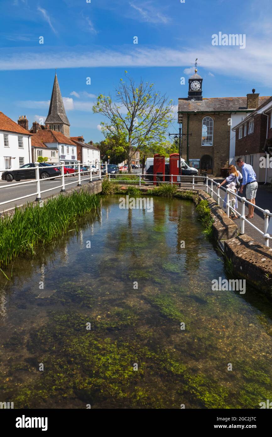 Angleterre, Hampshire, Test Valley, Stockbridge, River Test et Town View Banque D'Images
