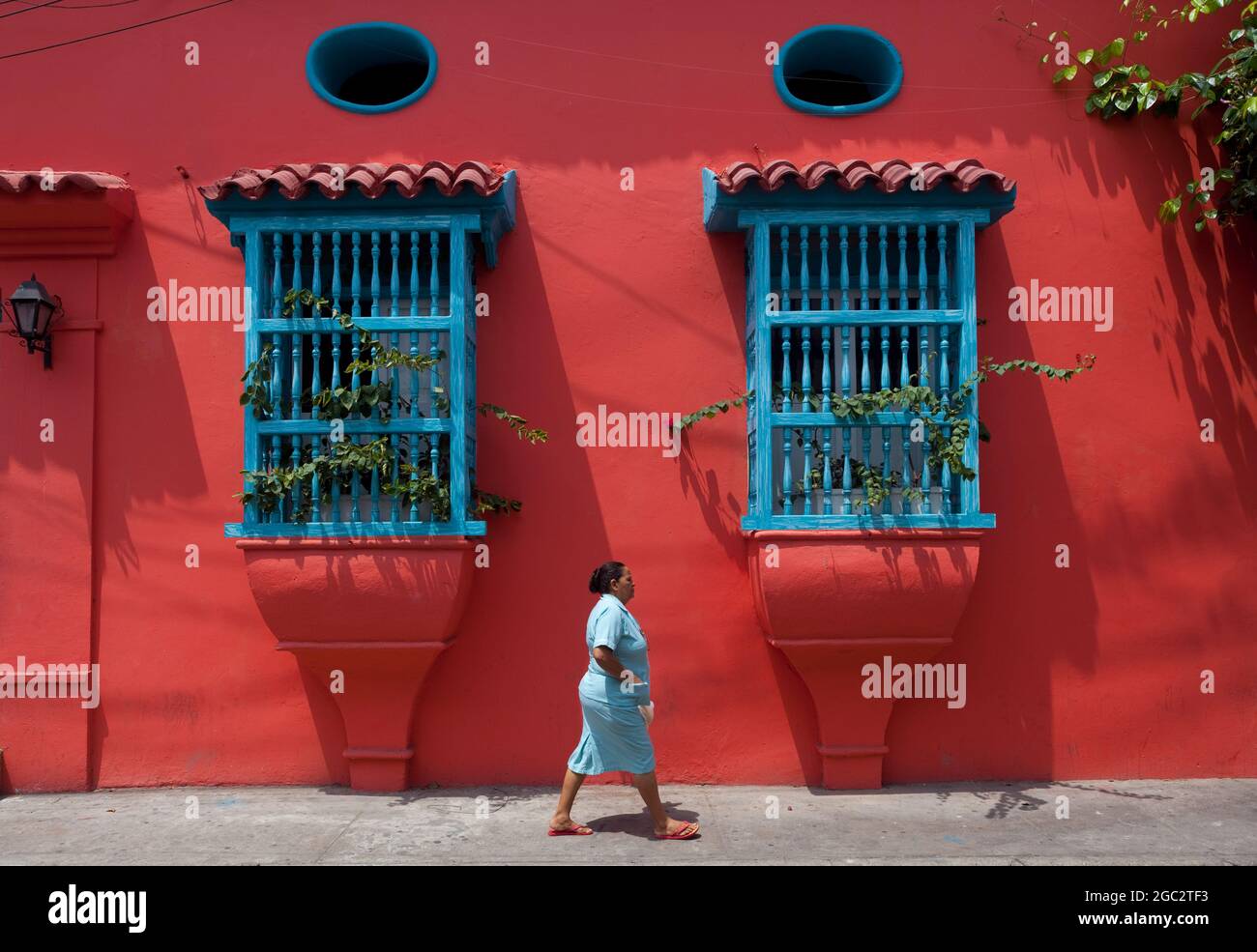 Les belles couleurs de rue de la vieille ville fortifiée de Cartagena, Colombie. Banque D'Images