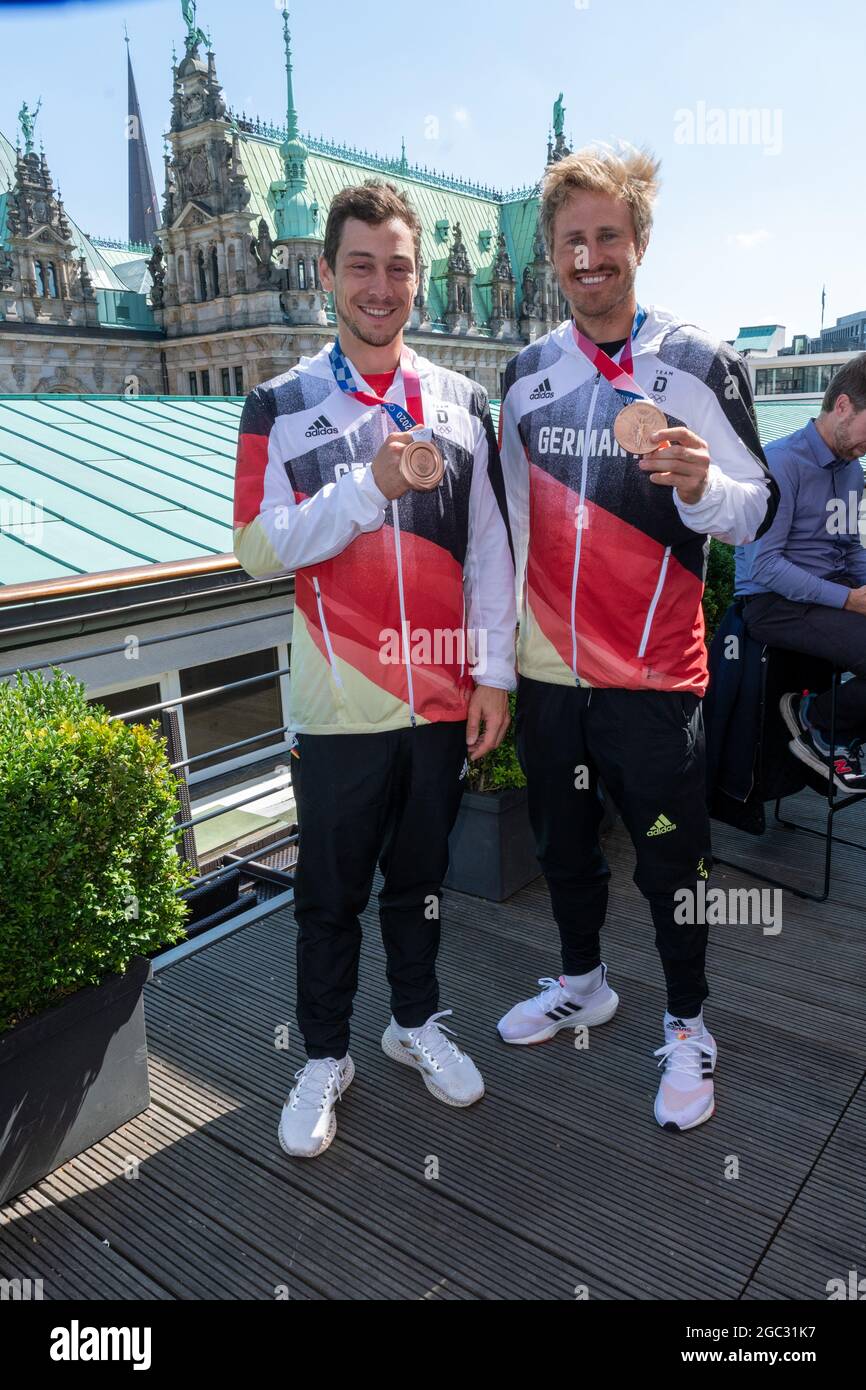 Erik Heil, Thomas Plößel, Bronzemedaillengewinner, Innen- und Sportsenseer Andy Grote, Kuratoriumsvorsitzender der Stiftung Leistungssport, Empfang Ha Banque D'Images