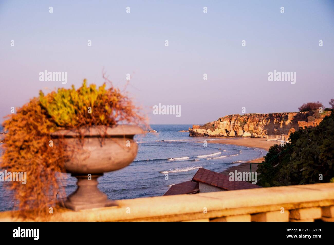 Tête de plage à Anzio, lieu historique de la bataille d'Anzio combattu pendant la seconde Guerre mondiale, avec une opération amphibie historique impliquant les États-Unis, l'Italie. Banque D'Images