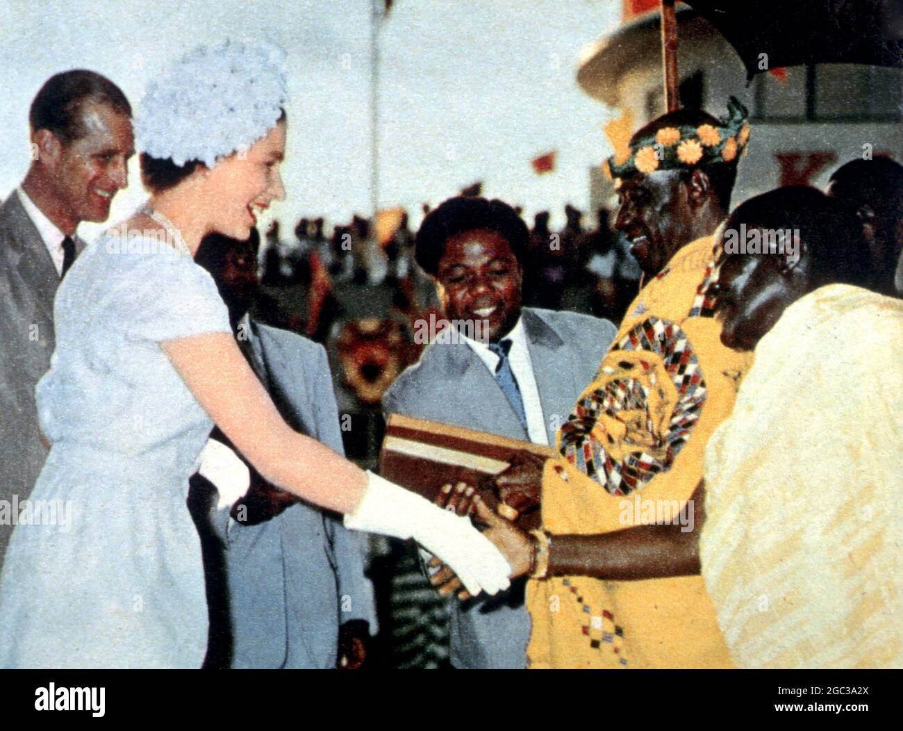 Queen Elizabeth II visite au Ghana 1961 poignée de main entre la