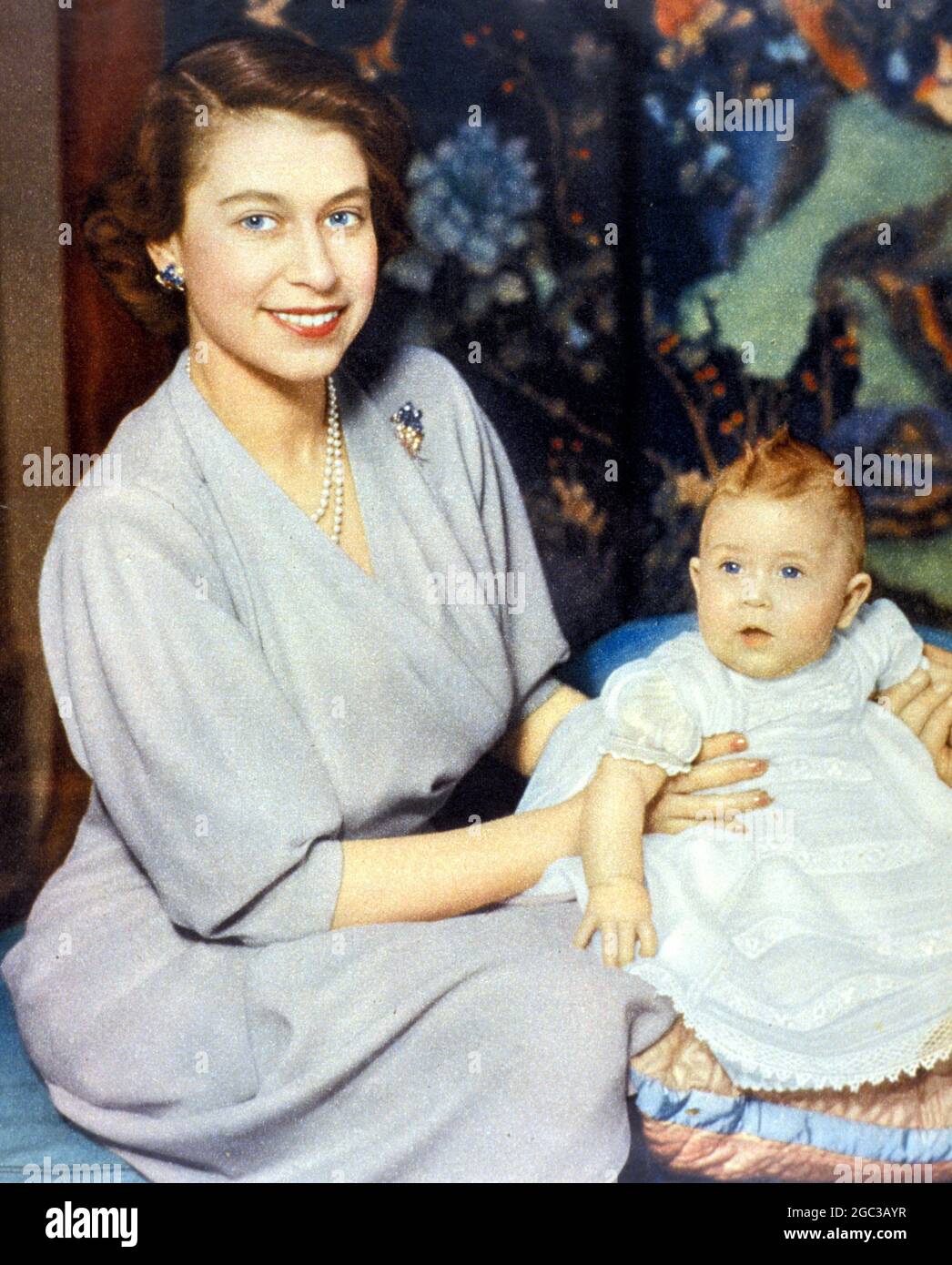 Princesse Elizabeth (Elizabeth Alexandra Mary Windsor née le 21 avril 1926) avec le prince Charles en 1949 Banque D'Images