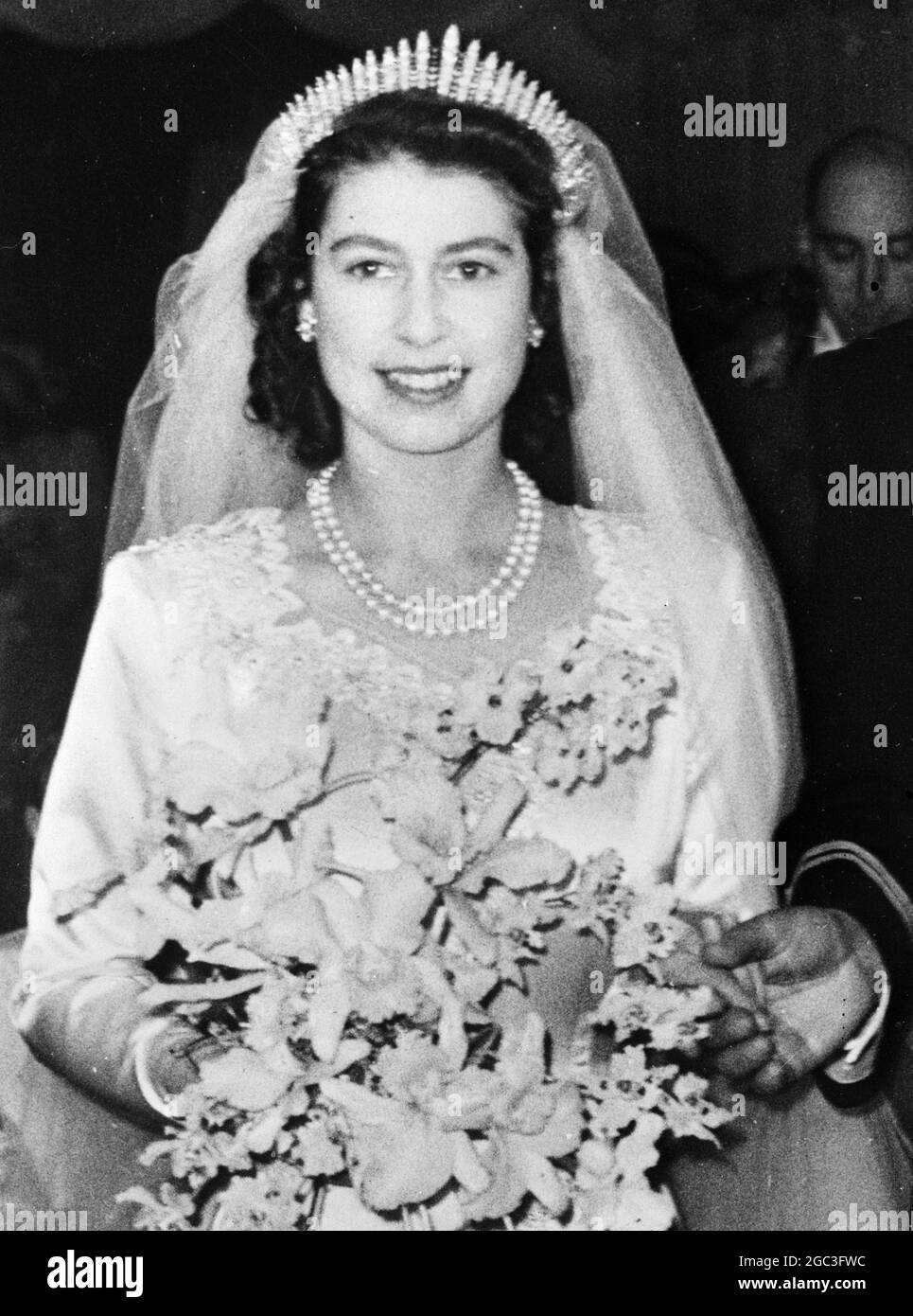 Mariage royal. S.A.R. la princesse Elizabeth et le duc d'Édimbourg. Le couple de la mariée quitte l'abbaye de Westminster après la cérémonie d'aujourd'hui. 20 novembre 1947 Banque D'Images