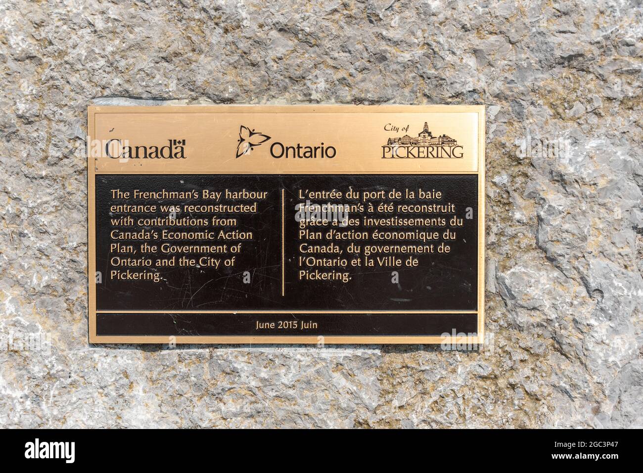 Plaque historique informant de la reconstruction du port de Frenchman's Bay qui a été terminé en 2015 dans la ville de Pickering, en Ontario, au Canada Banque D'Images