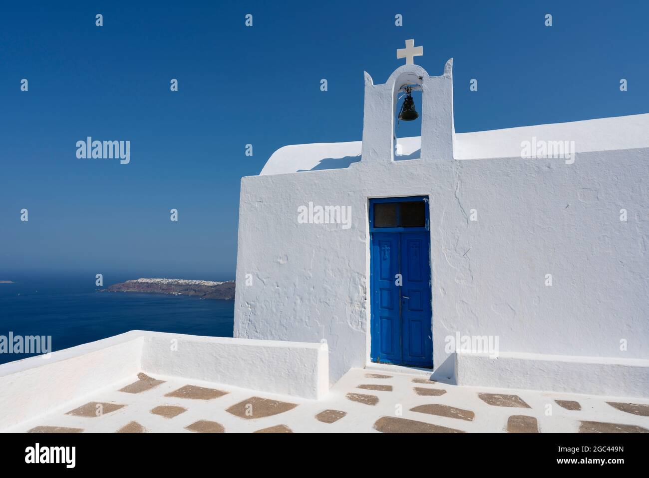 Église classique à Imerovigli, Santorin, Grèce Banque D'Images