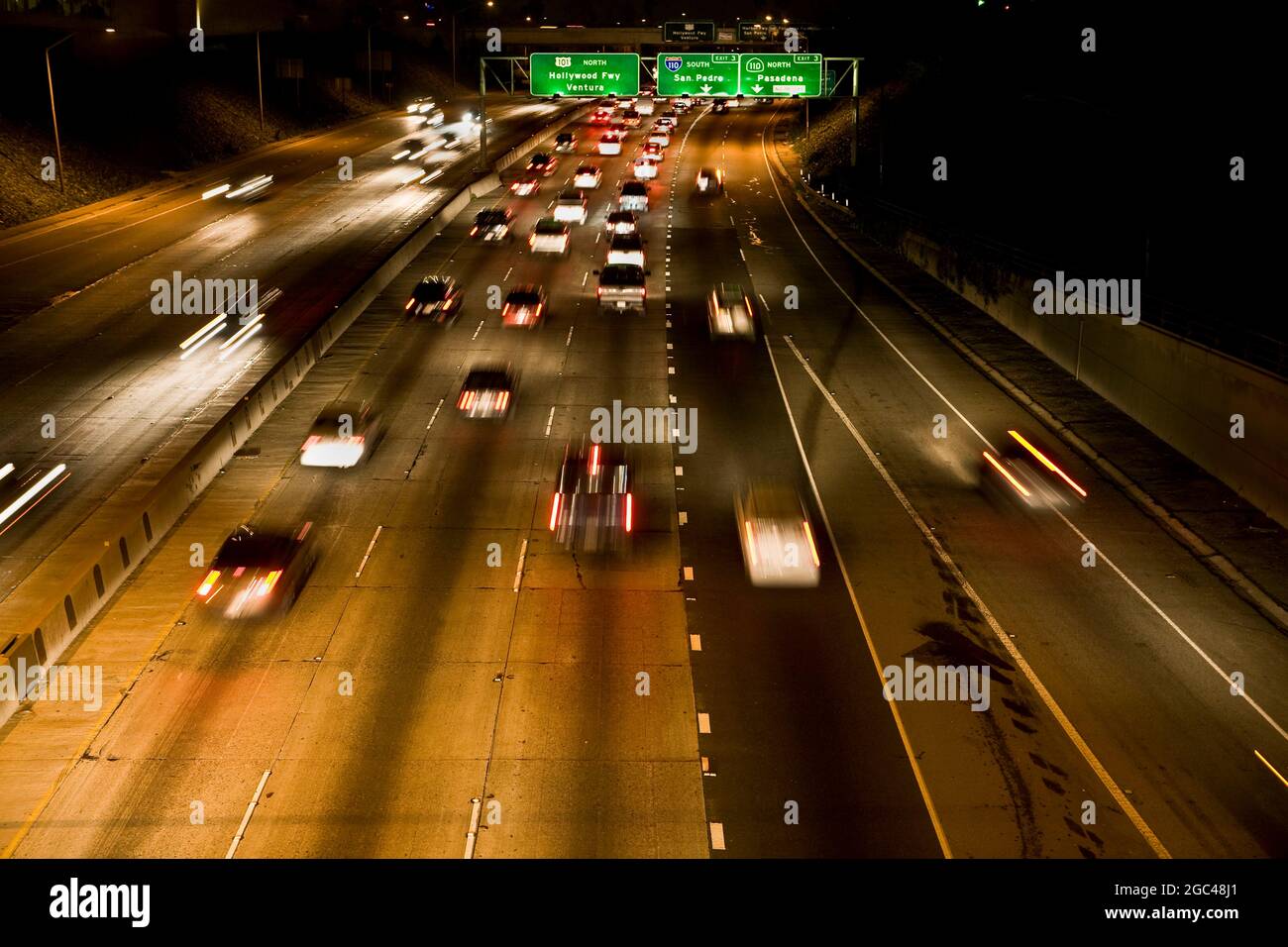 Traffic Interstate 5 Freeway centre-ville de Los Angeles Night Banque D'Images