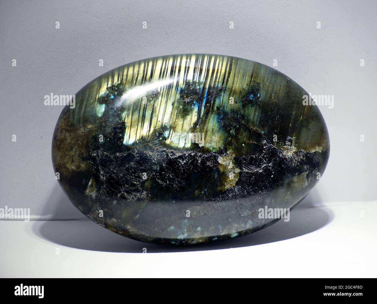La pierre naturelle de labradorite présente une labradorescence Banque D'Images