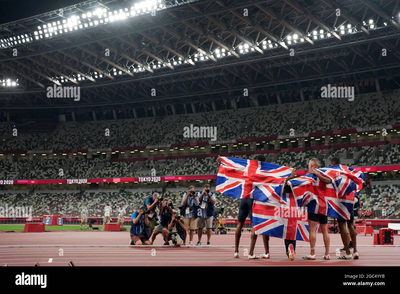 Tokyo, Japon. 07e août 2021. 6 août 2021 ; Stade olympique, Tokyo, Japon : Tokyo 2020 Jeux Olympiques d'été jour 14 ; Mens 4 x 100m finale ; Team GBR prendre argent et 2ème place : Nethaneel Mitchell-Blake, Richard Kilty, Zharnel Hughes et Lee Thompson crédit : action plus Sports Images/Alay Live News Banque D'Images