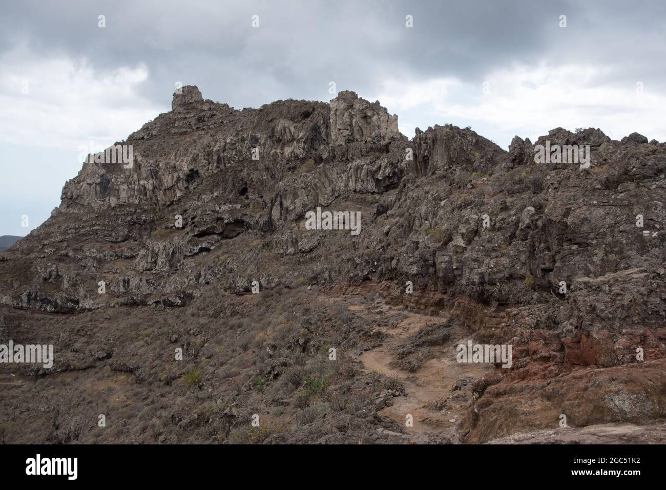 Lomo del Azodie est une crête de montagne avec des pentes volcaniques abruptes dans le sud de la Gomera dans l'île des Canaries. Banque D'Images