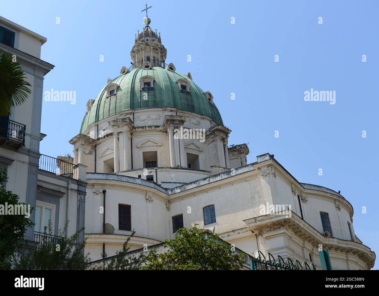 Basilica di San Gennaro fuori le mura sur Vico San Gennaro dei Poveri, Naples, Italie. Banque D'Images