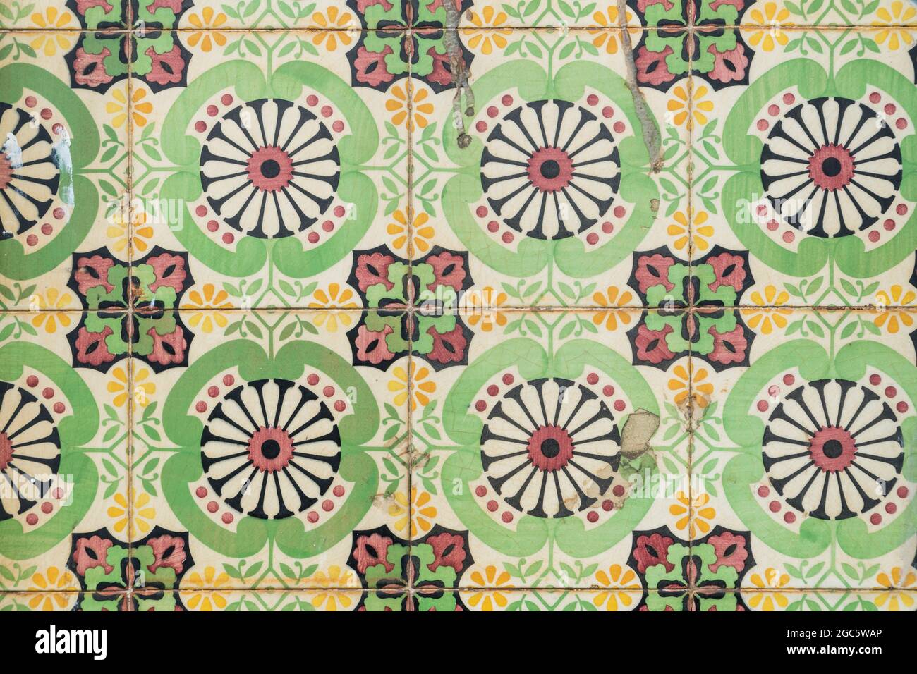 Tuiles traditionnelles portugaises azulejo avec ornement symétrique simple. Concept de culture portugaise. Banque D'Images