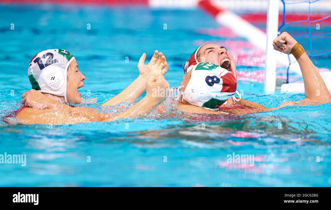 Tokyo, Japon. 7 août 2021. Les joueurs de Hongrie célèbrent la victoire de la médaille de bronze des femmes de water-polo entre la Hongrie et le Comité olympique russe (ROC) aux Jeux Olympiques de Tokyo 2020 à Tokyo, au Japon, le 7 août 2021. Crédit: Wang Jingqiang/Xinhua/Alay Live News Banque D'Images