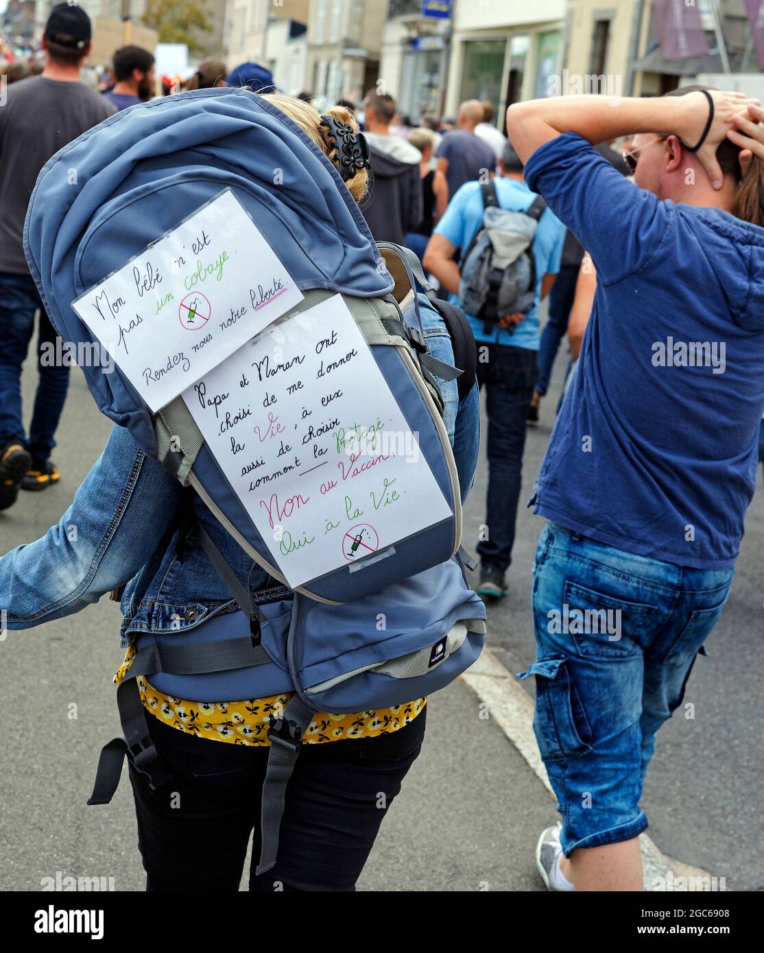 Covid manifestation sanitaire contre la passe sanitaty et contre la vaccination obligatoire. Laval (pays de la Loire, France), 31 juillet 2021 Banque D'Images