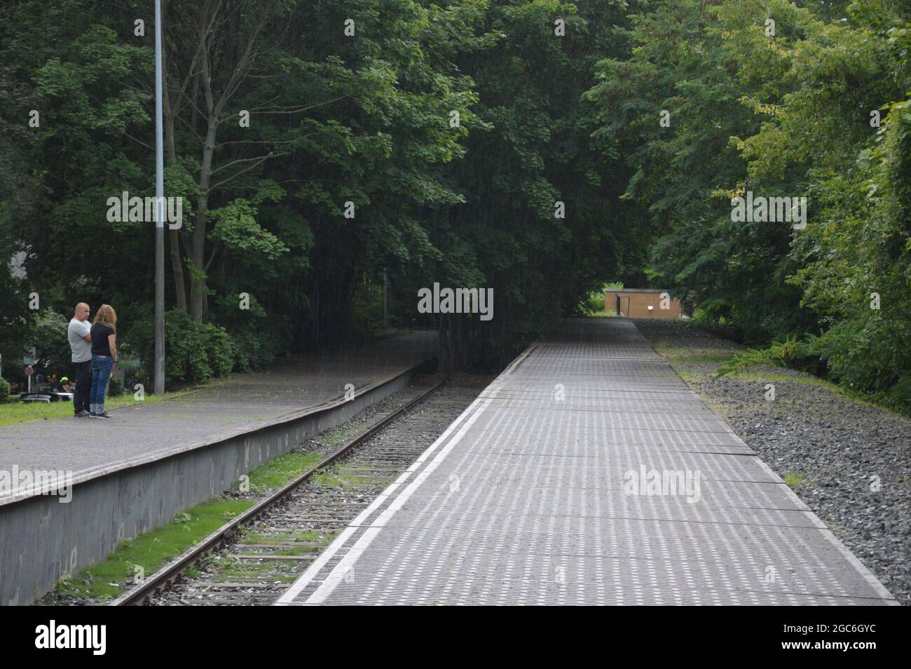 Plate-forme 17 (Gleis17) Mémorial de l'Holocauste à la station Berlin-Grunewald à Berlin, Allemagne - 6 août 2021. La gare de Berlin-Grunewald était le principal lieu de déportation des juifs de Berlin à l'est pendant l'Holocauste. Plus de 50.000 juifs avaient été déportés par la station Berlin-Grunewald vers les camps de concentration; Auschwitz, Theresienstadt, Lodz, Riga. Banque D'Images