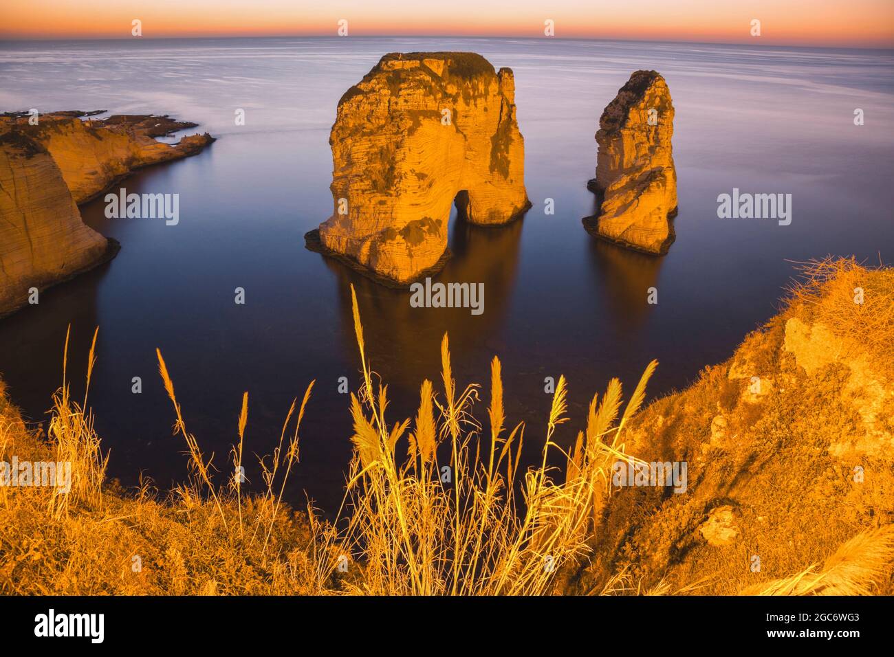 Liban, Beyrouth, formations rocheuses en mer Banque D'Images