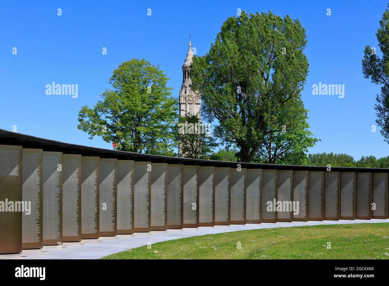 L'anneau de la mémoire (anneau de la mémoire) à Ablain-Saint-Nazaire, France avec +500 000 noms de victimes de la guerre mondiale qui sont mortes à pas-de-Calais Banque D'Images