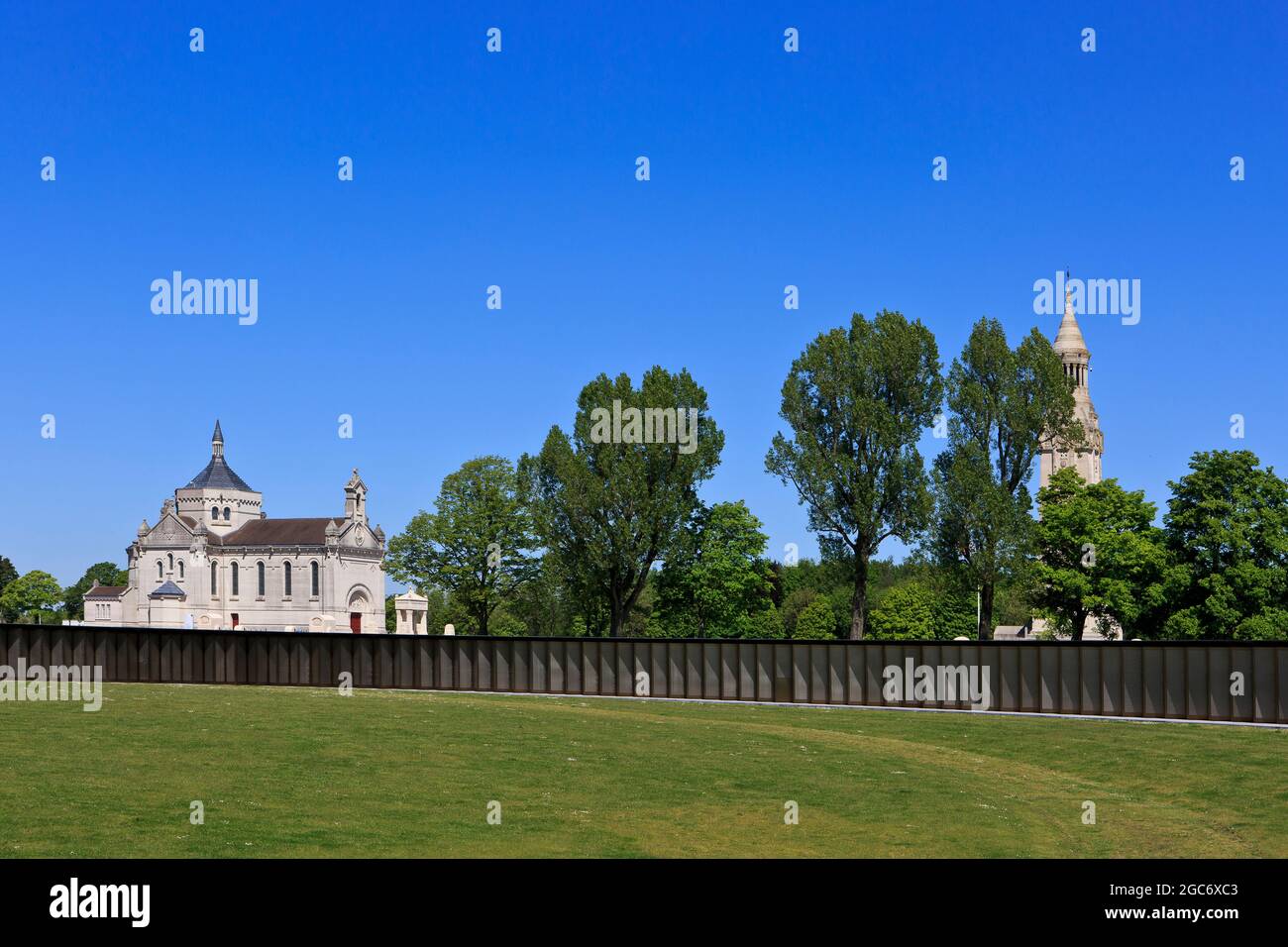 L'anneau de la mémoire (anneau de la mémoire) à Ablain-Saint-Nazaire, France avec +500 000 noms de victimes de la guerre mondiale qui sont mortes à pas-de-Calais Banque D'Images