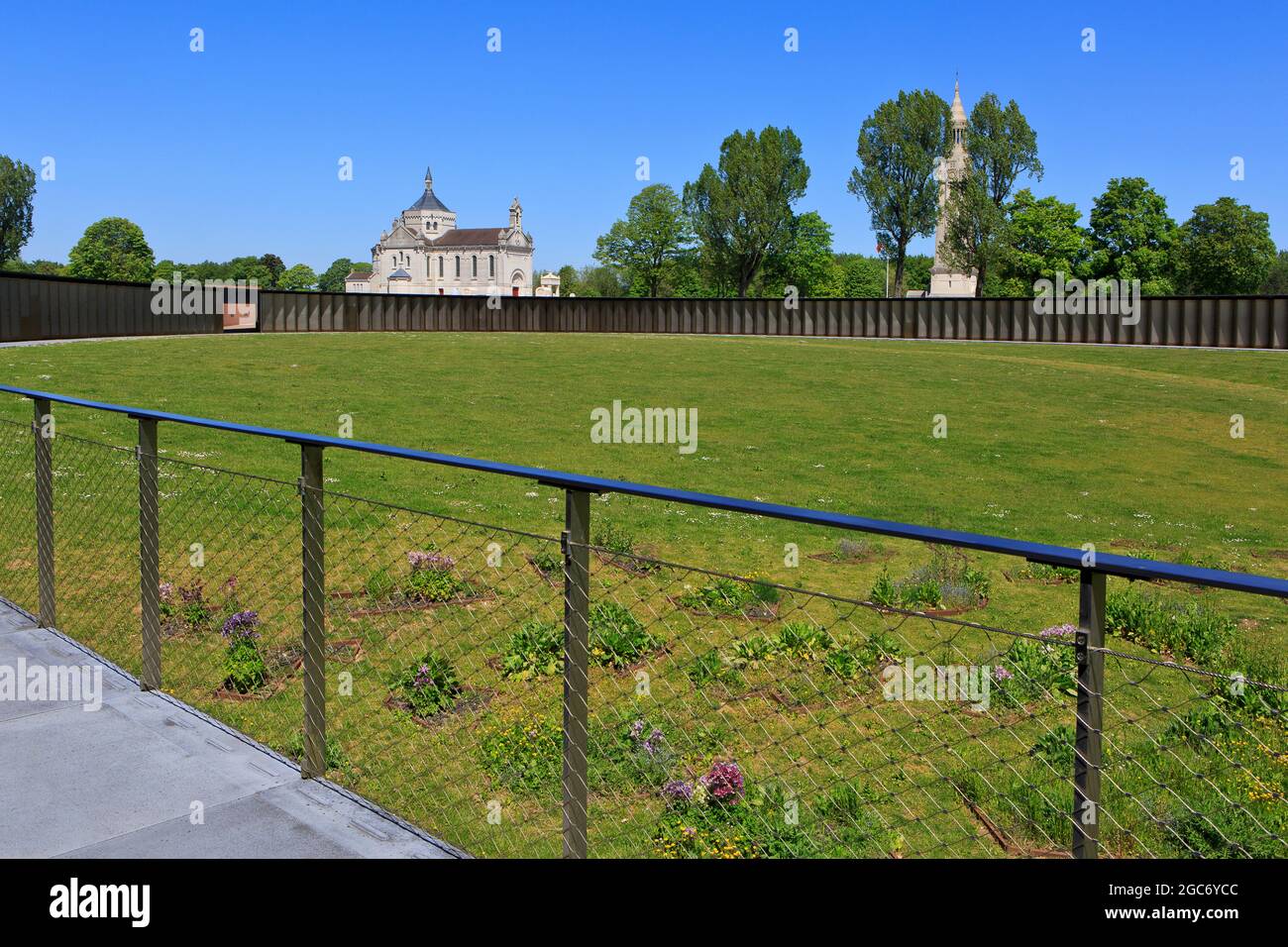 L'anneau de la mémoire (anneau de la mémoire) à Ablain-Saint-Nazaire, France avec +500 000 noms de victimes de la guerre mondiale qui sont mortes à pas-de-Calais Banque D'Images