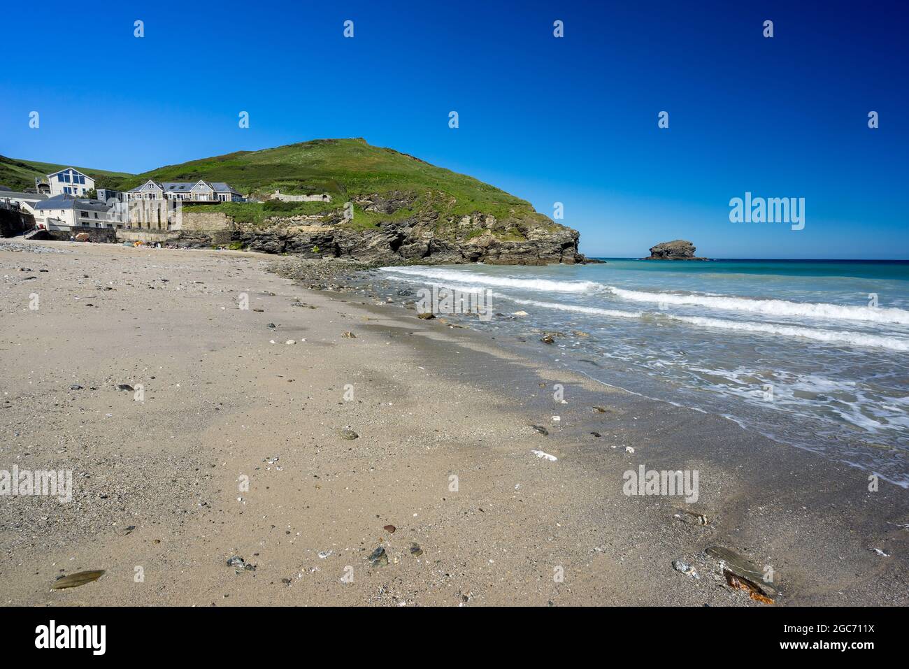 Journée de Summers sur la plage de sable doré de Portreath près de Redruth Cornwall Angleterre Royaume-Uni Europe Banque D'Images