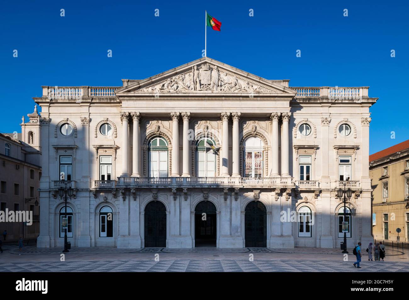 Lisbonne, Portugal - 16 juillet 2021 : vue sur la place municipale (Praca do Municipio) avec l'hôtel de ville, à Lisbonne, Portugal Banque D'Images
