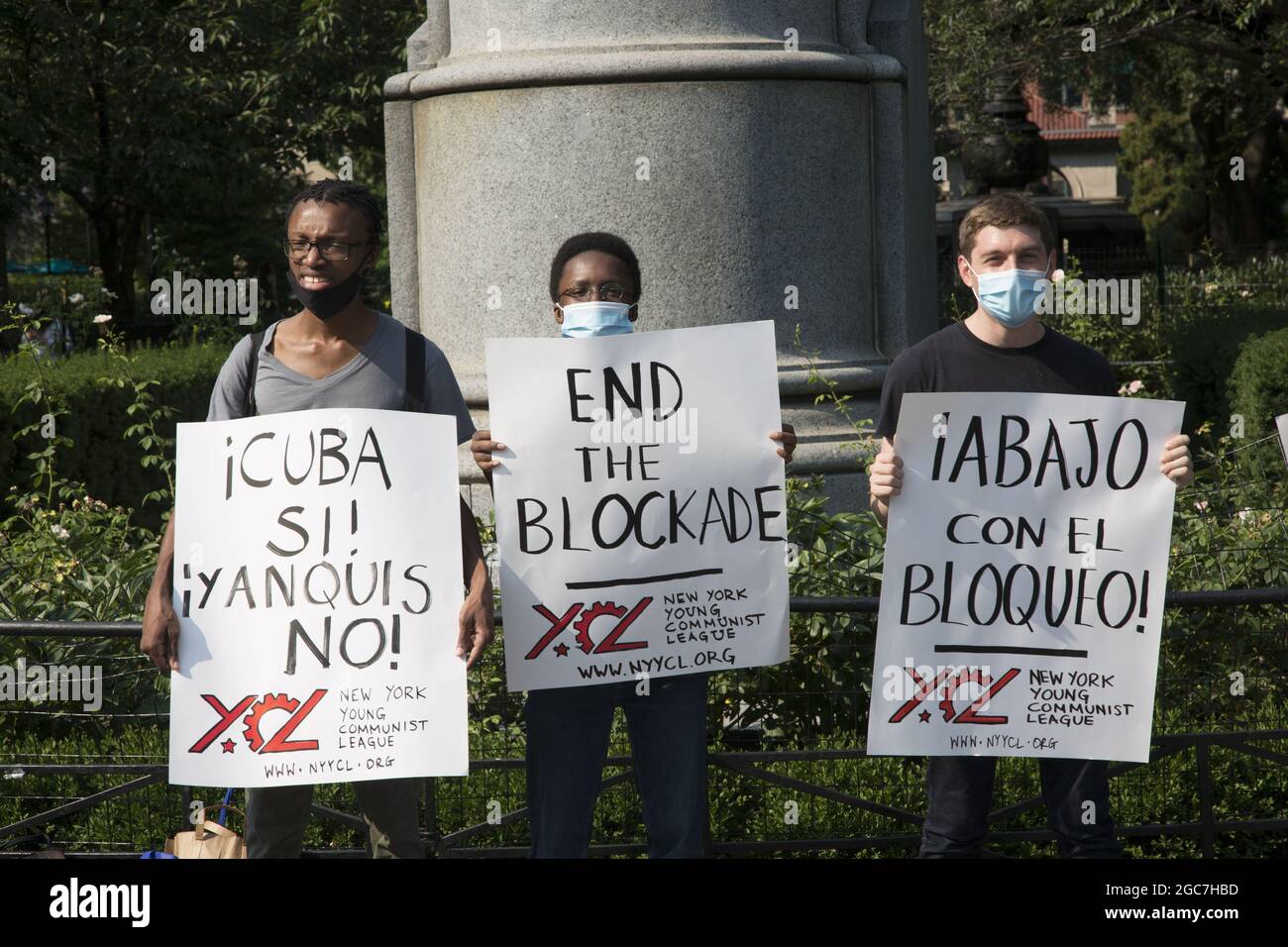 Une coalition de groupes s'oppose à la position américaine à l'égard de Cuba avec son embargo et ses sanctions qui causent de grandes difficultés au peuple cubain. Union Square, New York. Banque D'Images